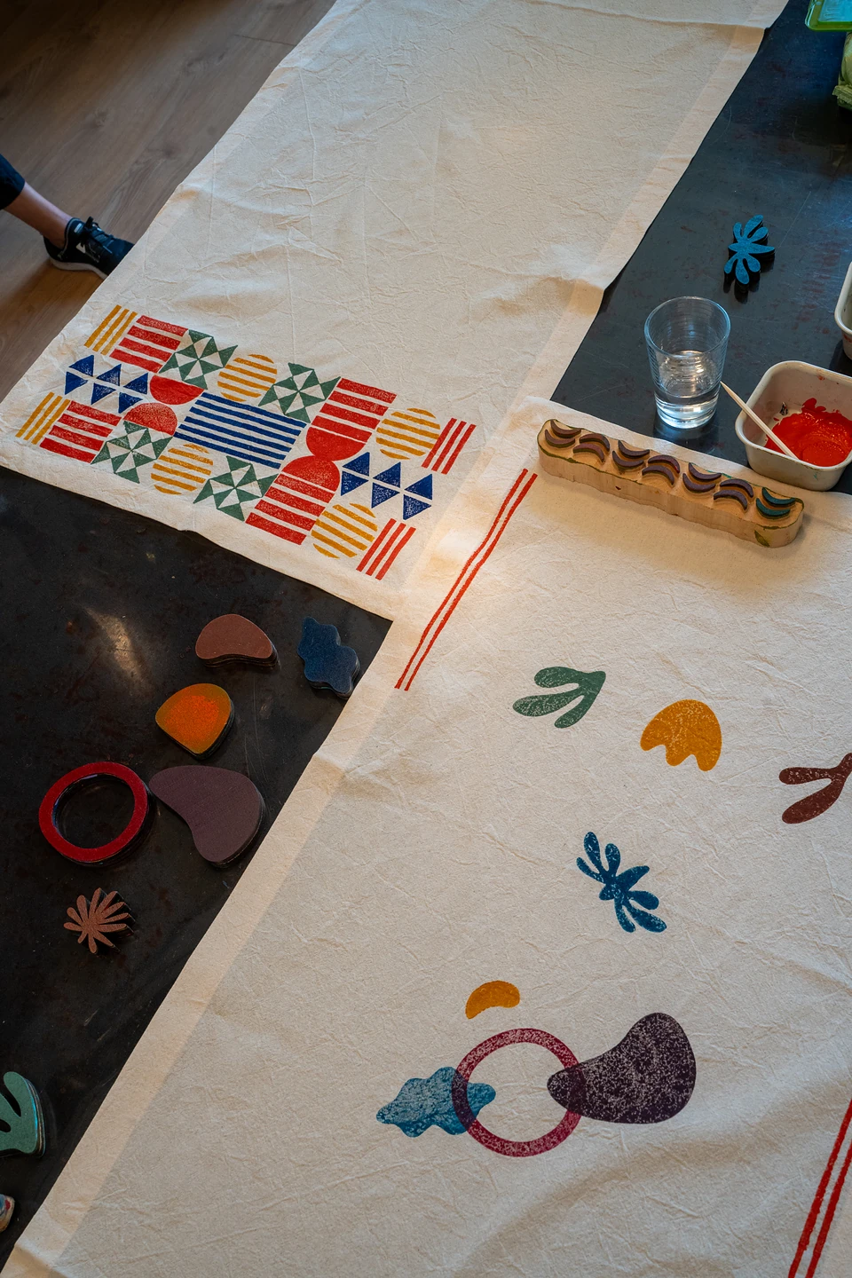 The grid cloth and the scatter cloth side by side, printing blocks lying between them